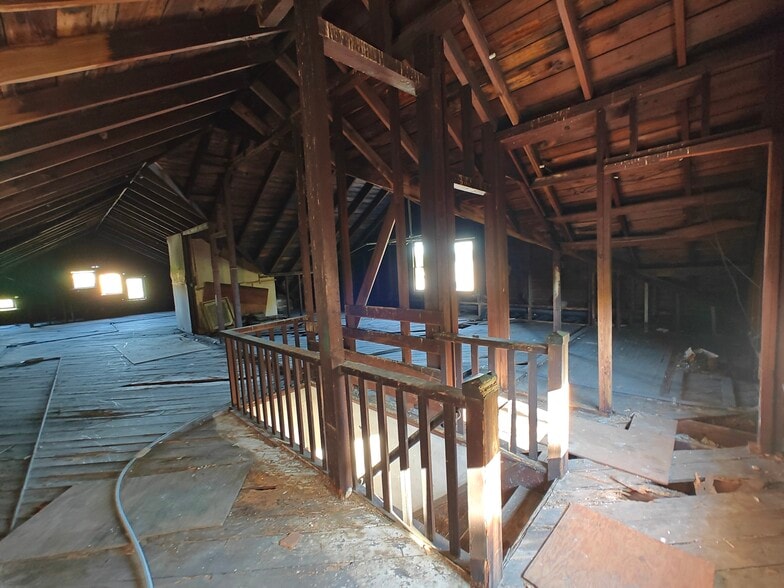 More Photos Of 2020 N Main St, Jacksonville Specialty For Sale