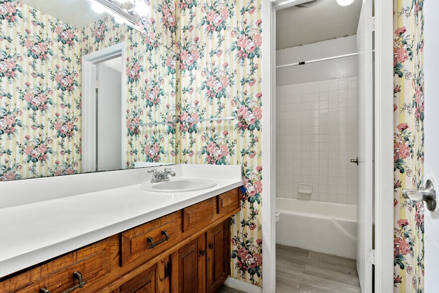 More Photos Of 215 Jasanda Way, Mesquite Specialty For Sale
