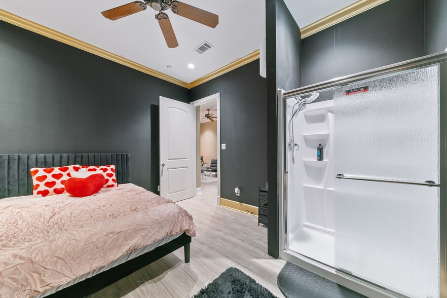 More Photos Of 12832 Willow Centre Dr, Houston Office Residential For Sale