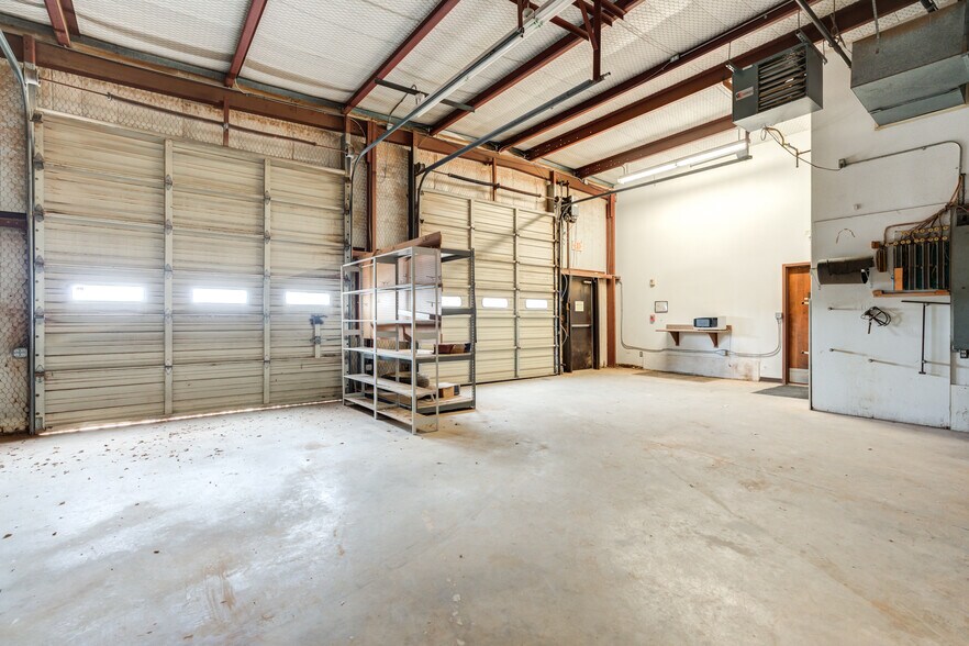 More Photos Of 3802-3806 Interstate 27, Lubbock Office For Sale