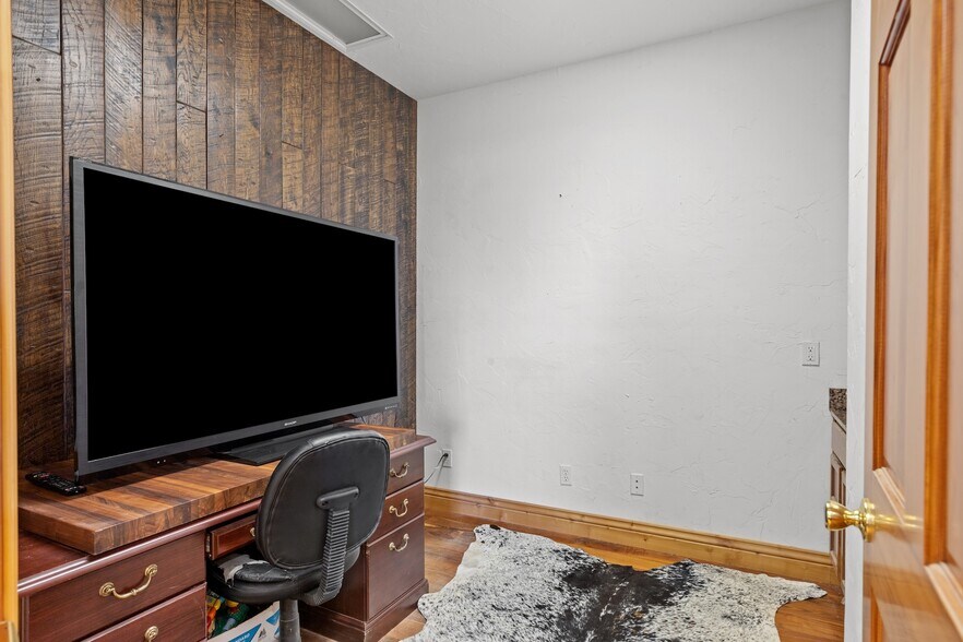 More Photos Of 2684 W US Highway 290, Fredericksburg Warehouse For Sale