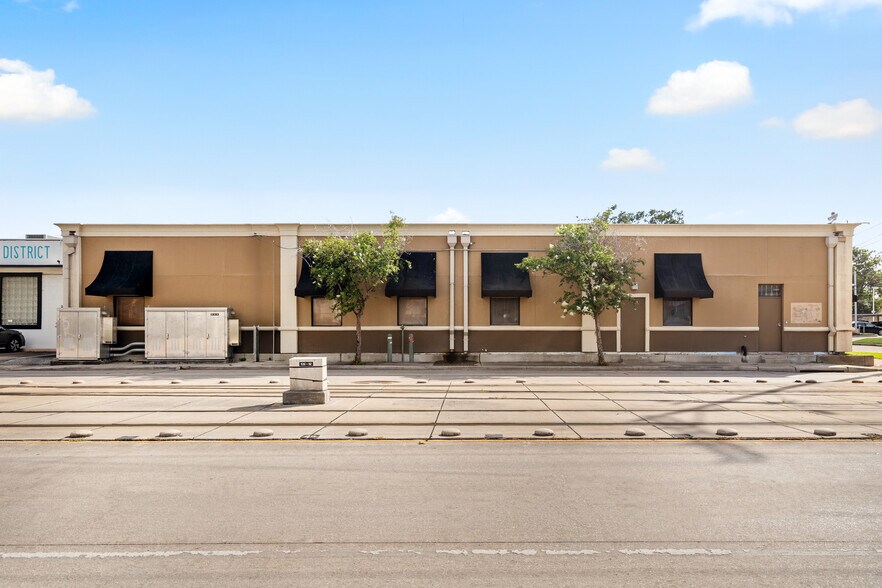 More Photos Of 3219 Harrisburg Blvd, Houston Medical For Lease