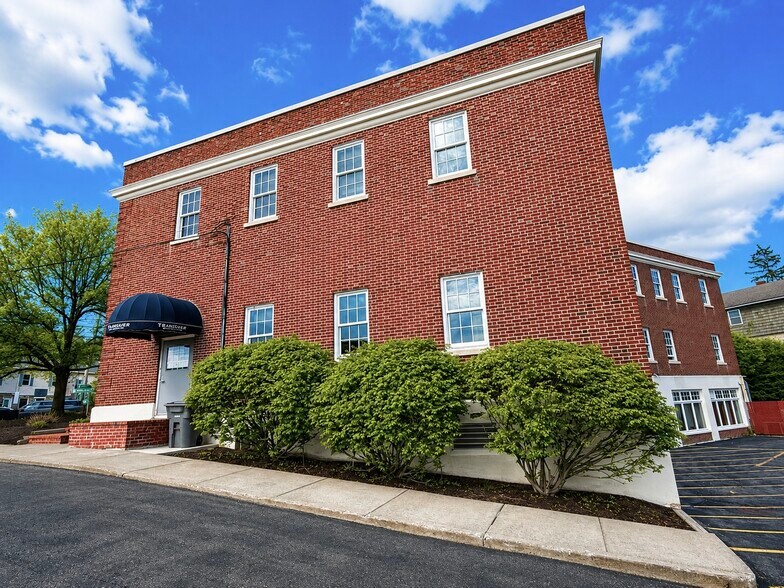 More Photos Of 102 Washington St, Manlius Office For Sale