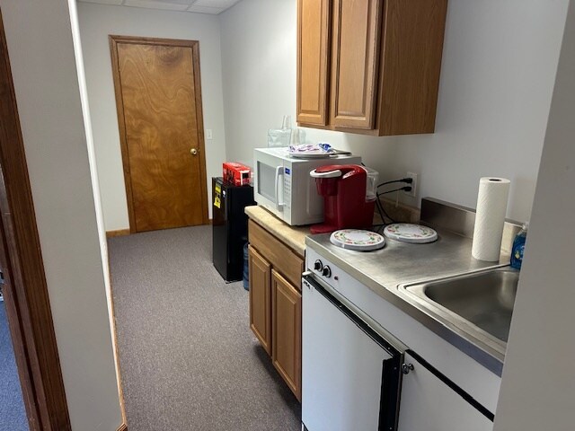 More Photos Of 304 Federal Rd, Brookfield Office For Sale