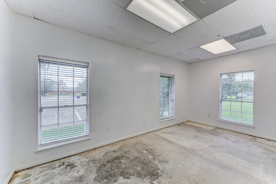 More Photos Of 14721 Pebble Bend Dr, Houston Medical For Lease