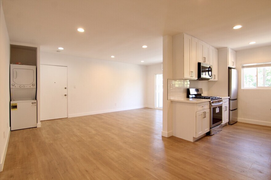 More Photos Of 561 N Sweetzer Ave, Los Angeles Apartments For Sale