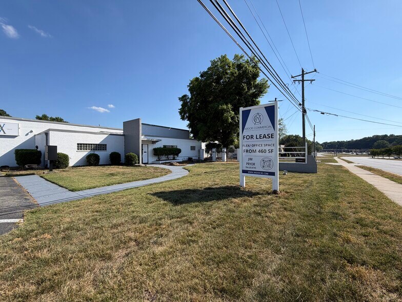 More Photos Of 4827 Gate City Blvd, Greensboro Showroom For Lease