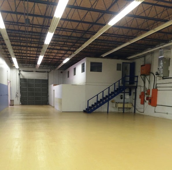 More Photos Of 5181 N 113th Ave, Clearwater Manufacturing For Sale