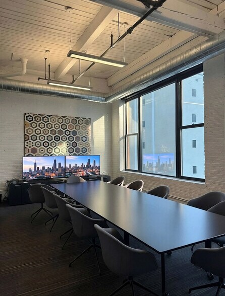 More Photos Of 11 W Illinois St, Chicago Loft Creative Space For Lease