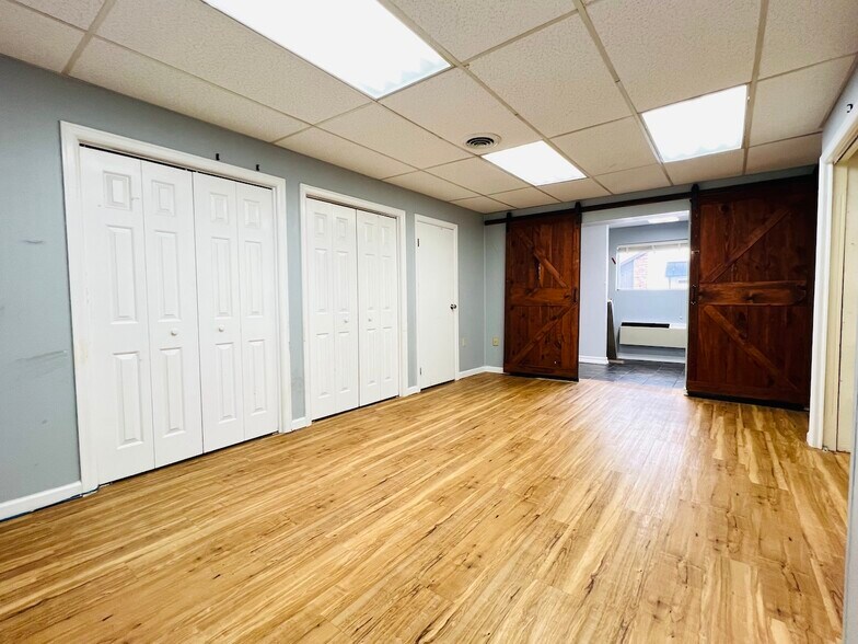 More Photos Of 414 Public Sq, Columbia Office For Sale