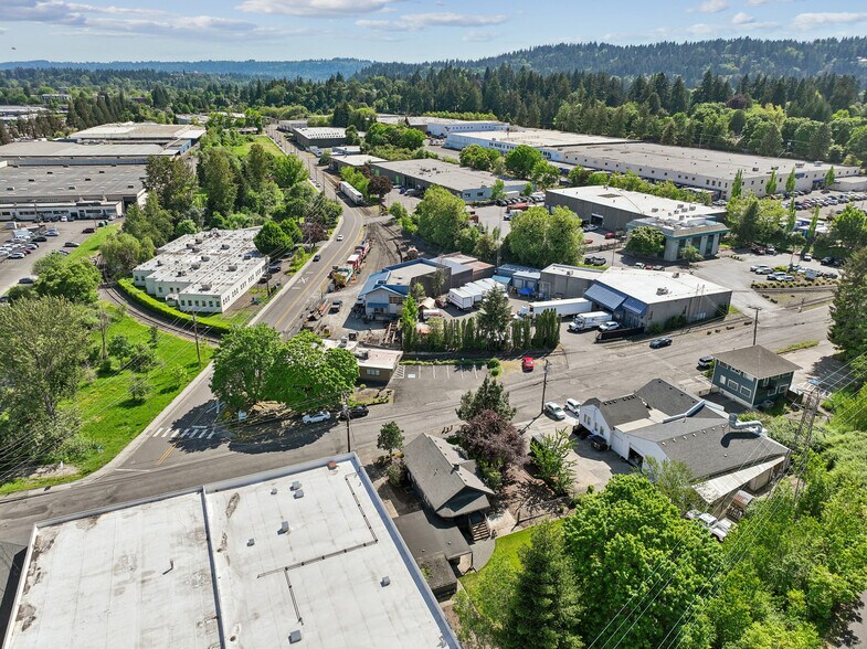 More Photos Of 2105 SE Ochoco St, Portland Office For Sale