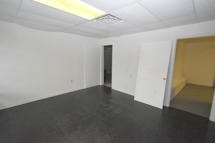 More Photos Of 3421 Angier Ave, Durham Flex For Sale