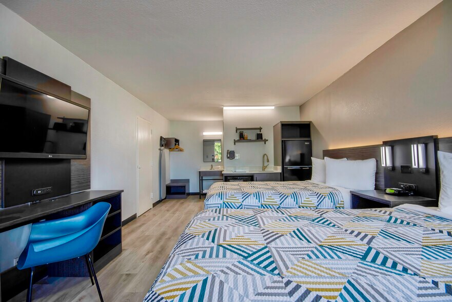 More Photos Of 26010 Southwest Fwy, Rosenberg Hotel For Sale
