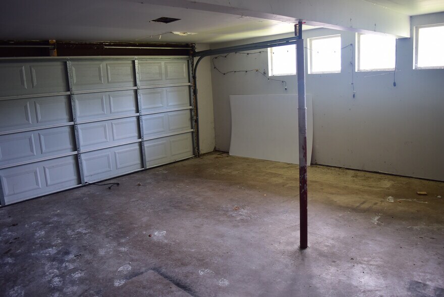 More Photos Of 2013 General Potter Hwy, Centre Hall Showroom For Sale