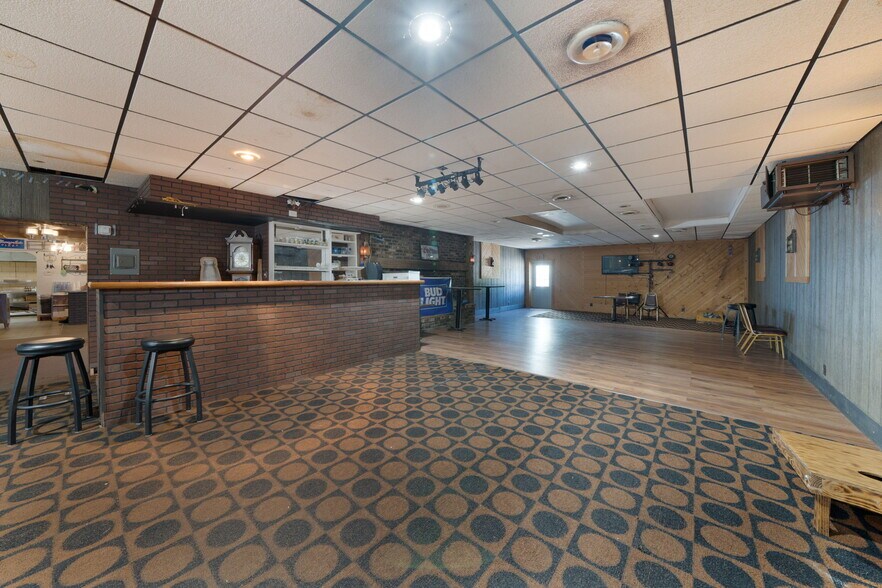 More Photos Of 18089 W State St, Vandalia Bar For Sale