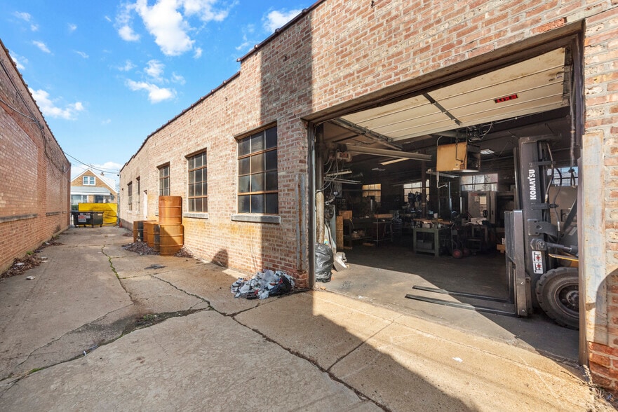 More Photos Of 3957 N Normandy Ave, Chicago Manufacturing For Sale