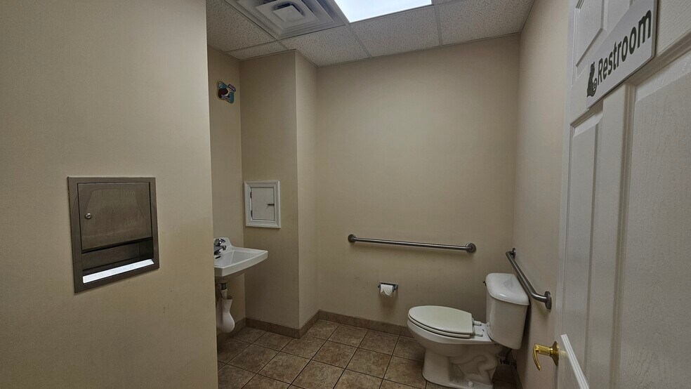 More Photos Of 135 Jackson Rd, Medford Medical For Lease