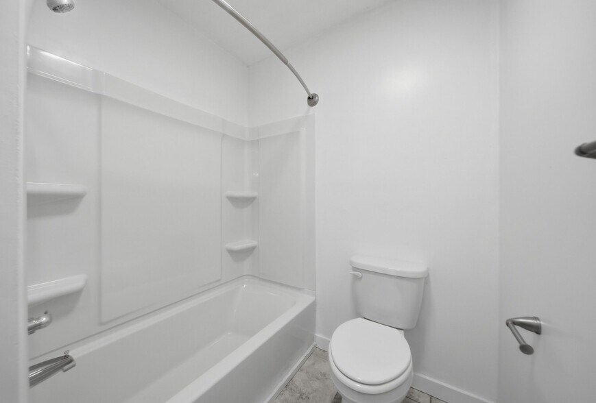 More Photos Of 80 Lindsey Ln, Burnsville Apartments For Sale