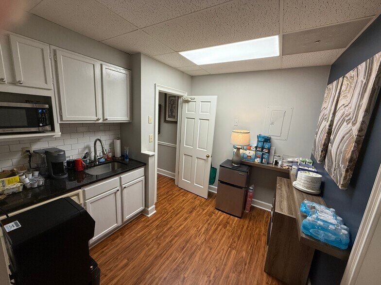 More Photos Of 6111 Peachtree Dunwoody Rd NE, Atlanta Office Residential For Sale