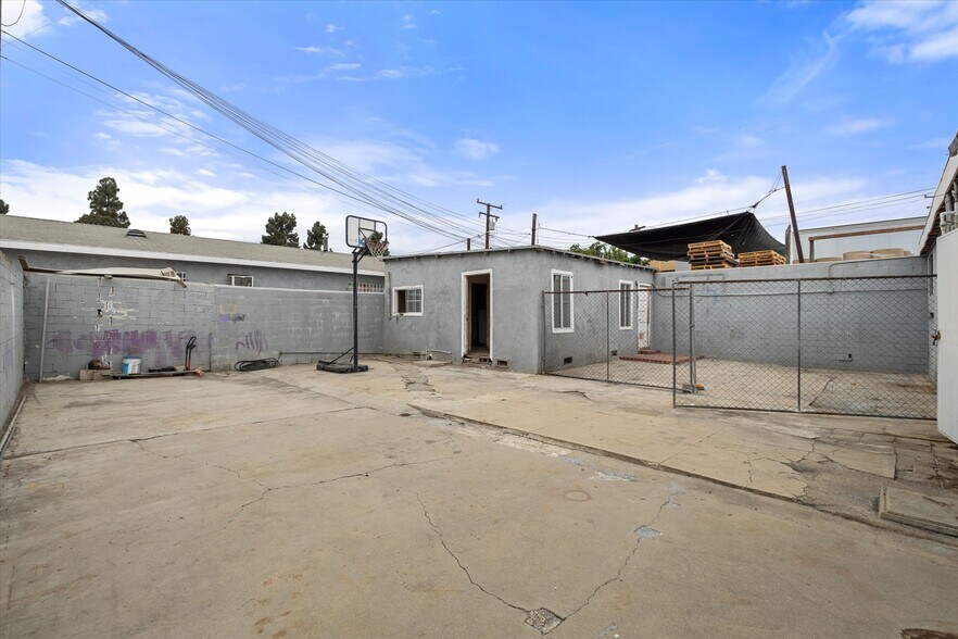 More Photos Of 10523 Long Beach Blvd, South Gate Storefront For Sale