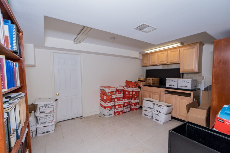 More Photos Of 48 Union Ave, Saratoga Springs Specialty For Sale