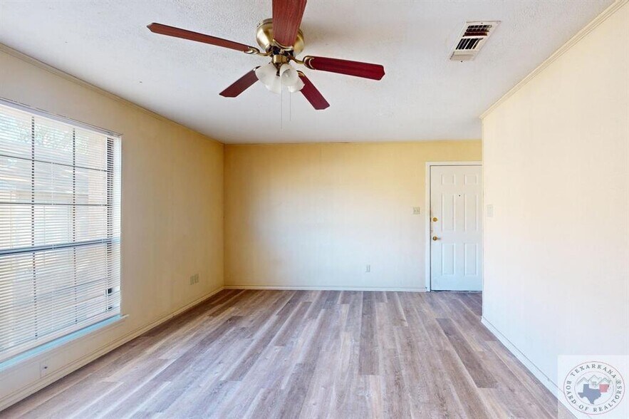 More Photos Of 120 37th st, Texarkana Apartments For Sale