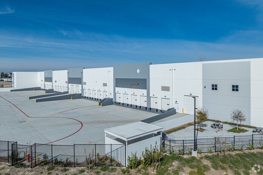 More Photos Of 7129 Enrico Fermi Pl, San Diego Warehouse For Sale