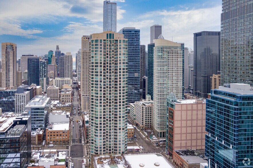 More Photos Of 400 N LaSalle St, Chicago Apartments For Lease