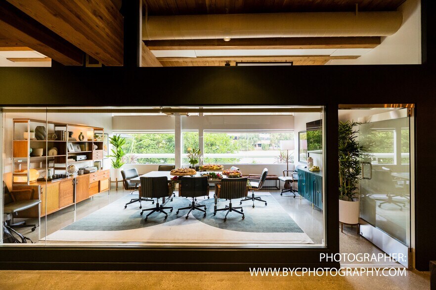 More Photos Of 4444 W Lakeside Dr, Burbank Office For Lease