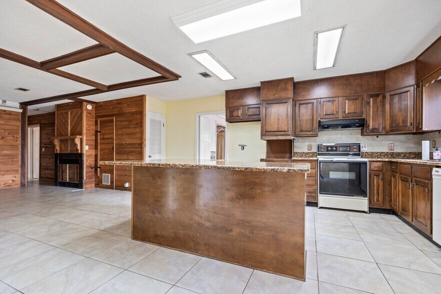 More Photos Of 164 NE Laguna Dr, Lake City Office For Sale