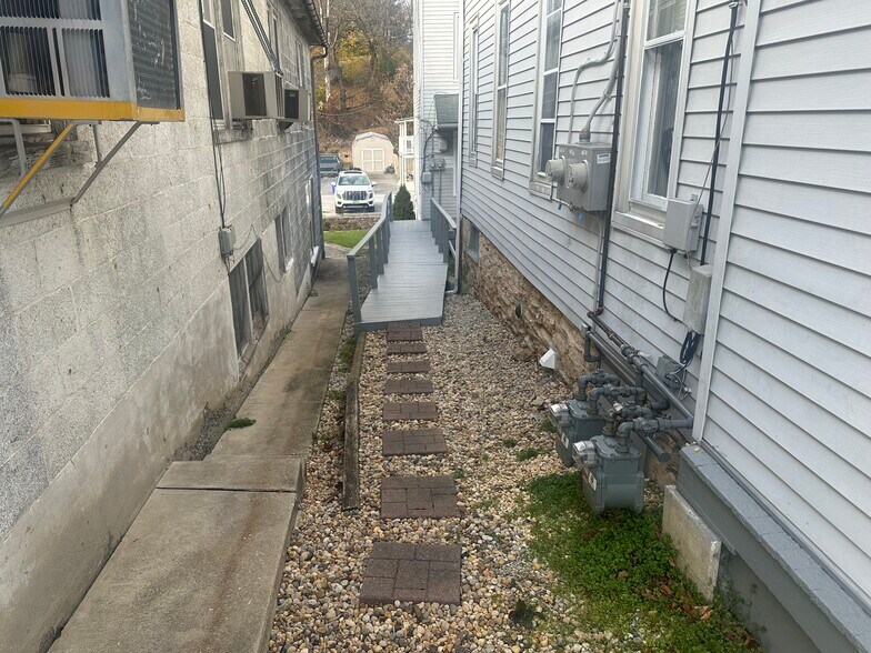 More Photos Of 142 W Main St, Windsor Apartments For Sale