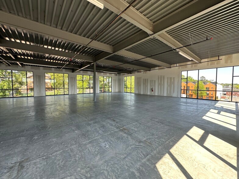More Photos Of 15-17 E Stone Ave, Greenville Office For Lease