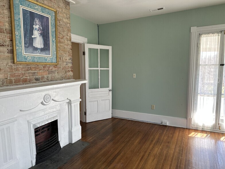 More Photos Of 403 E Main St, Rock Hill Office For Sale