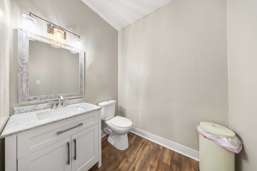 More Photos Of 101 E Jefferson St, Winterset Office For Sale