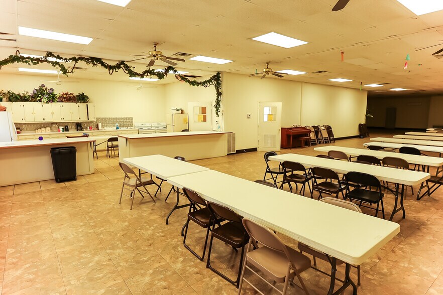 More Photos Of 5805 HWY 135, Gladewater Flex For Sale