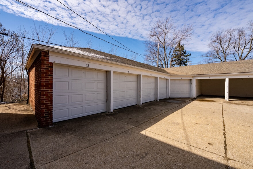 More Photos Of 2392 Wooster Rd, Rocky River Apartments For Sale