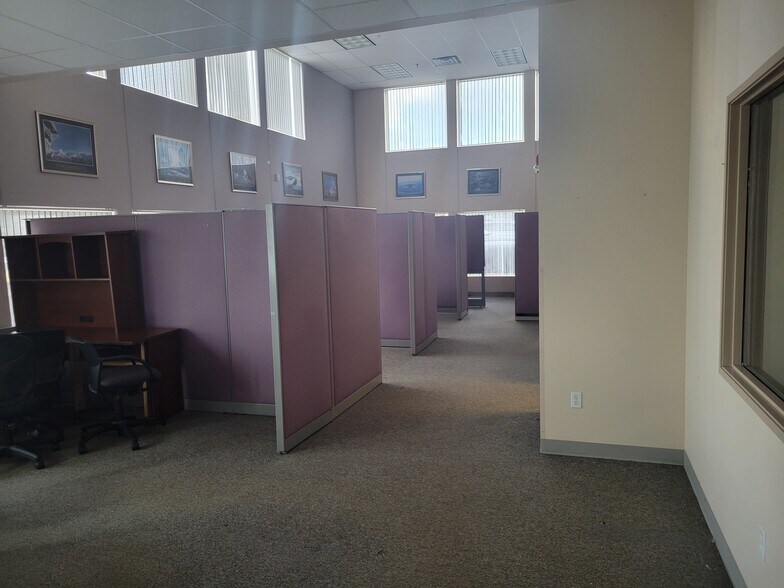 More Photos Of 5300 MacArthur Blvd, Vancouver Office For Lease