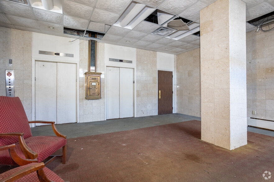 More Photos Of 401 11th St, Huntington Unknown For Sale