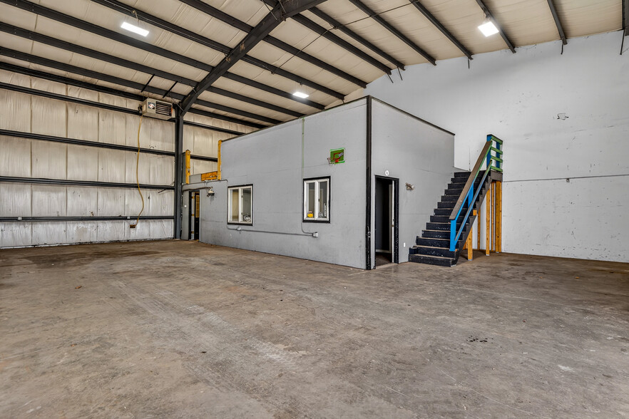 More Photos Of 841 Route 32, North Franklin Light Distribution For Lease