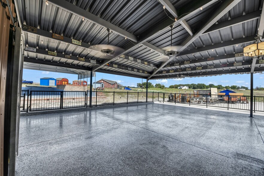 More Photos Of 5989 N FM 51, Weatherford Showroom For Sale