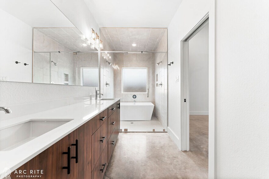 More Photos Of 2303 Toledo-4509 22nd Pl, Lubbock Specialty For Sale