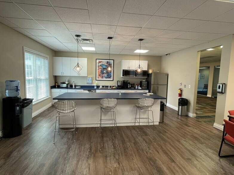 More Photos Of 21420 Greater Mack Ave, Saint Clair Shores Office For Lease