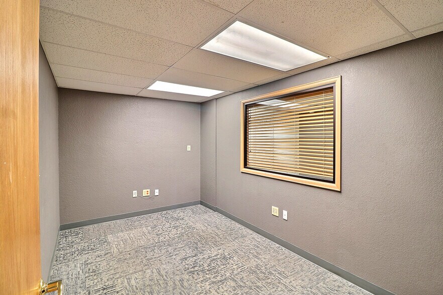 More Photos Of 1616 2nd Ave, Greeley Service For Lease