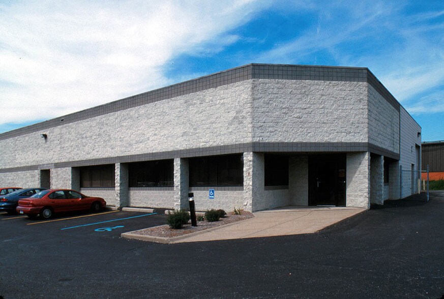 More Photos Of 1871 Woodslee Dr, Troy Light Manufacturing For Lease