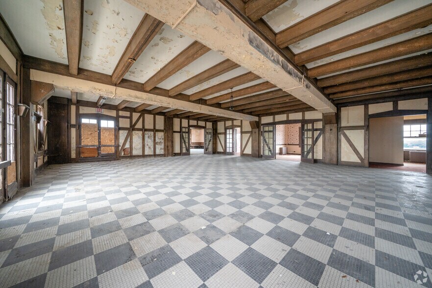 More Photos Of 217 Marquette St, LaSalle Hotel For Sale