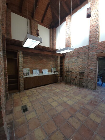 More Photos Of 2323 N Walton Walker Blvd, Dallas Office For Sale