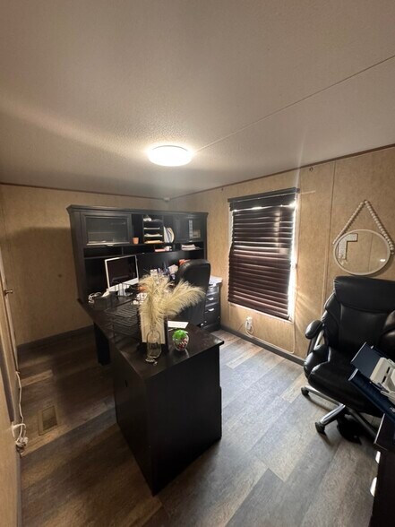 More Photos Of 5210 W Dunnam St, Hobbs Truck Terminal For Sale