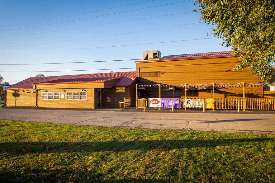 More Photos Of 617 S Washington St, New Paris Bar For Sale