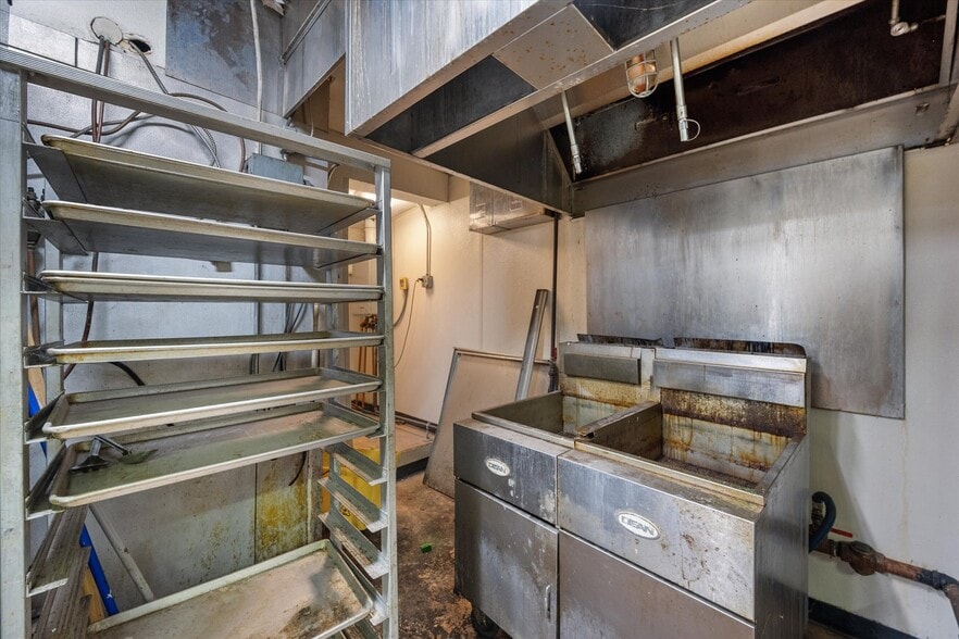 More Photos Of 107 S Beaton St, Corsicana Storefront For Sale