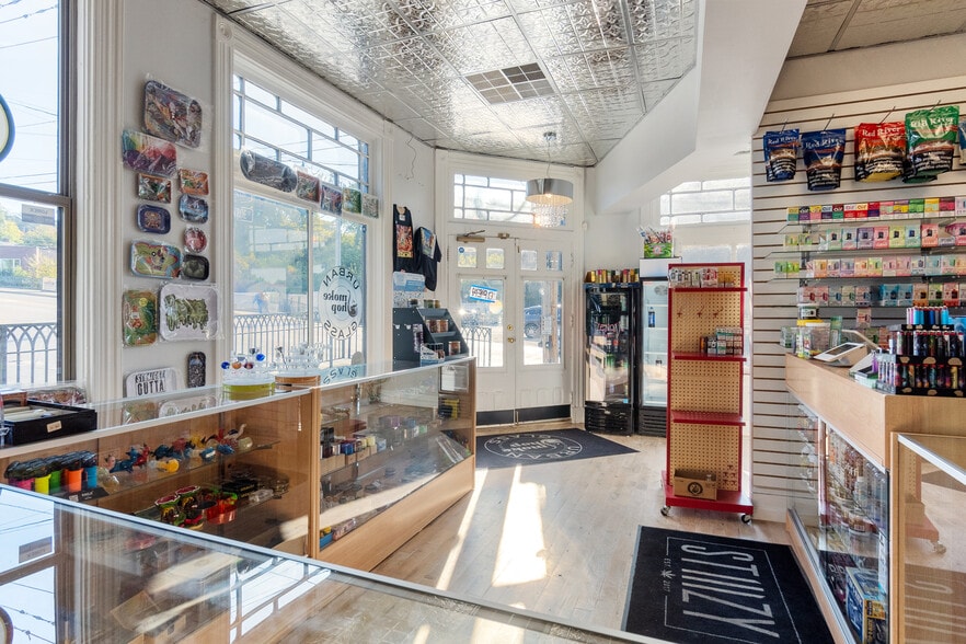 More Photos Of 411 E 10th St, Newport Storefront Retail Residential For Sale